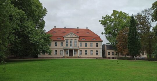 From splendour to ruin. Viadrina study trip delves into the fate of Brandenburg residences